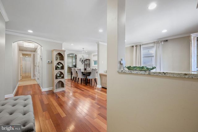 2022 S MONROE ST S, Arlington, VA 22204