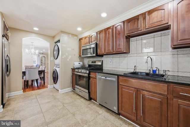 2022 S MONROE ST S, Arlington, VA 22204