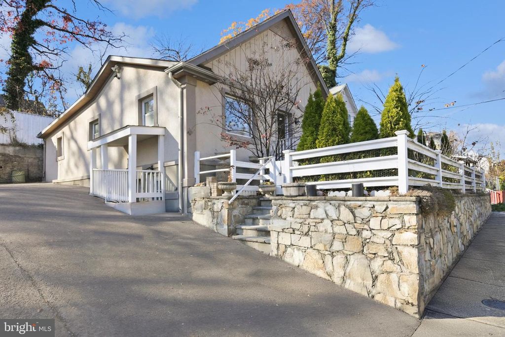 2022 S MONROE ST S, Arlington, VA 22204