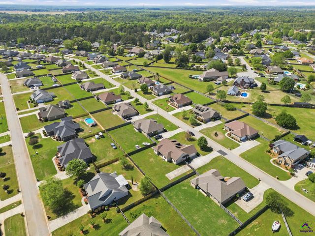 274 Hathersage Drive, Kathleen, GA 31047