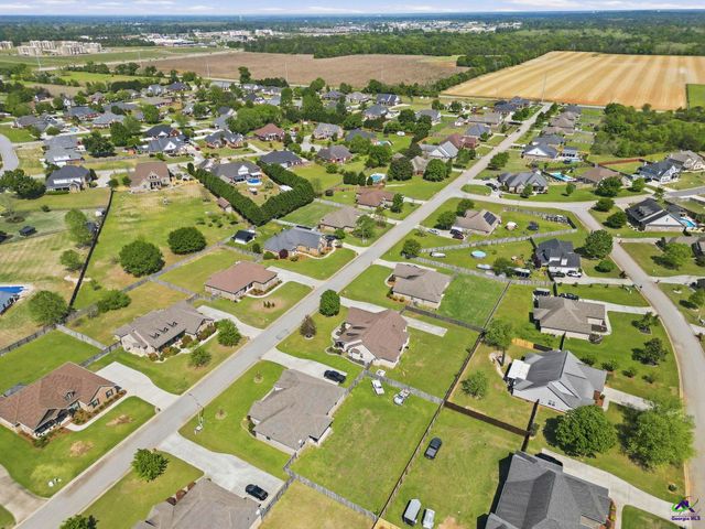274 Hathersage Drive, Kathleen, GA 31047