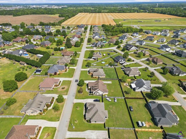 274 Hathersage Drive, Kathleen, GA 31047