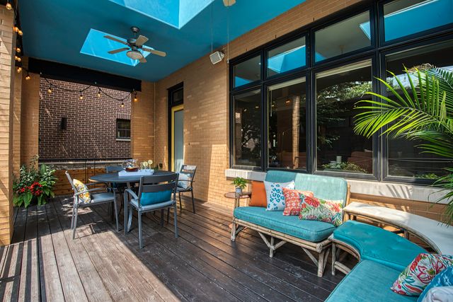 1915 W Henderson Street, Chicago, IL 60657