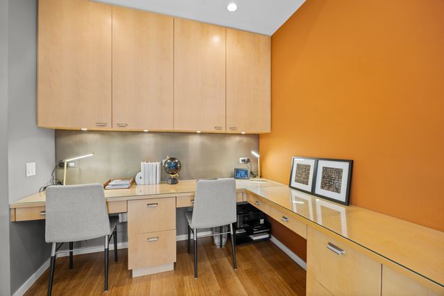 1915 W Henderson Street, Chicago, IL 60657