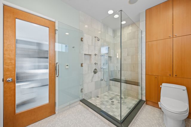 1915 W Henderson Street, Chicago, IL 60657