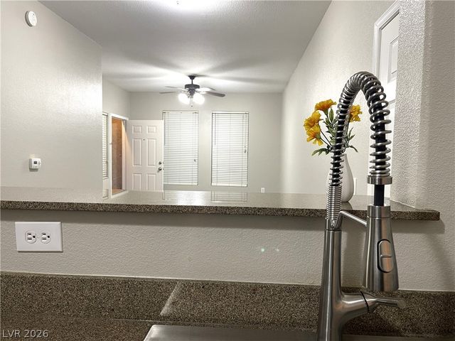 10001 Peace Way 1327, Las Vegas, NV 89147