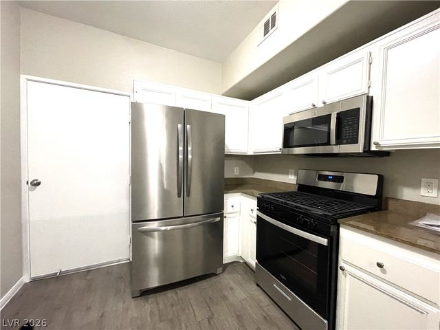 10001 Peace Way 1327, Las Vegas, NV 89147
