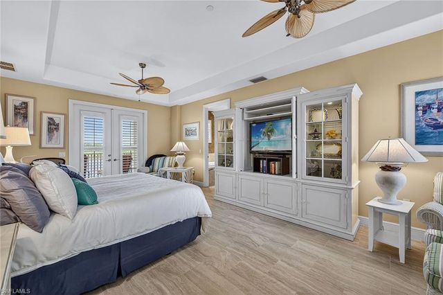 580 Avellino Isles CIR 201, Naples, FL 34119