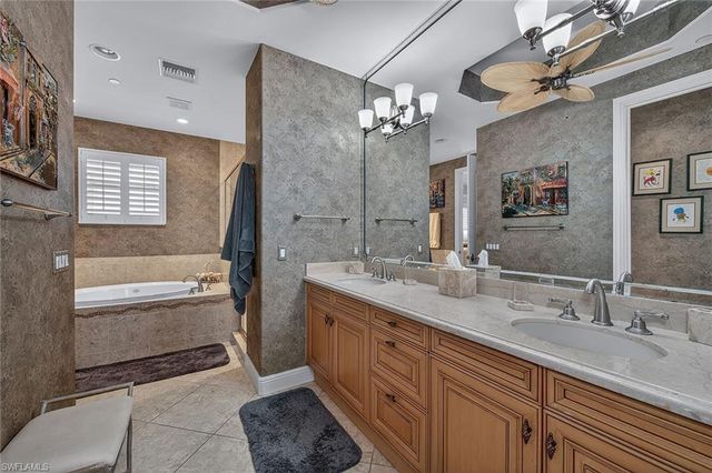 580 Avellino Isles CIR 201, Naples, FL 34119