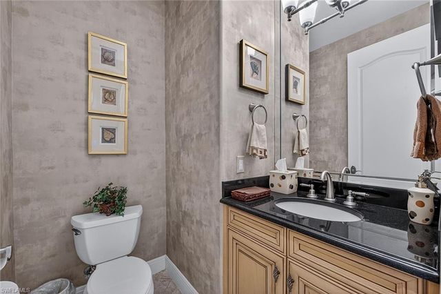 580 Avellino Isles CIR 201, Naples, FL 34119