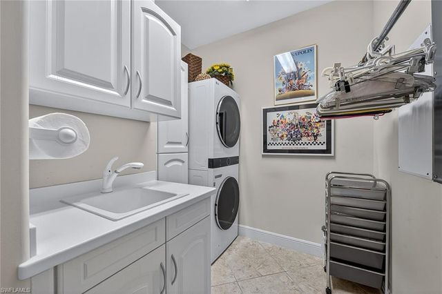 580 Avellino Isles CIR 201, Naples, FL 34119