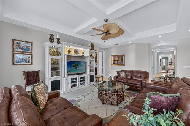 580 Avellino Isles CIR 201, Naples, FL 34119