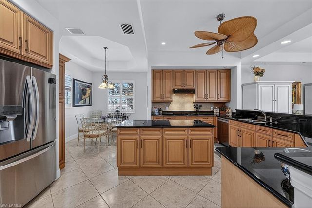 580 Avellino Isles CIR 201, Naples, FL 34119