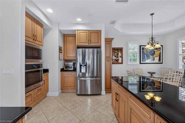 580 Avellino Isles CIR 201, Naples, FL 34119