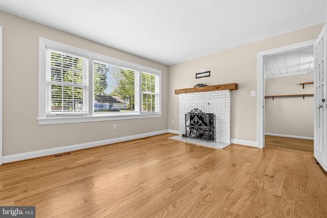 9304 STUART AVE, Manassas, VA 20110