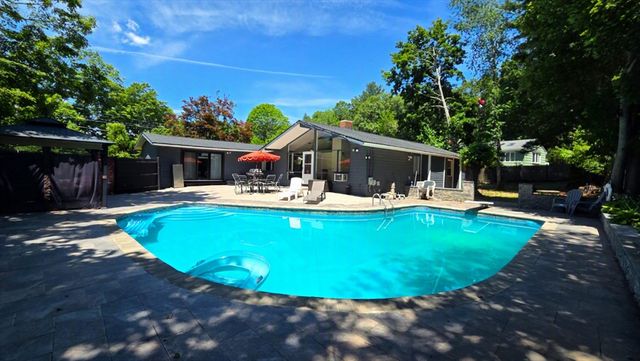 19 Avon Rd, Norwood, MA 02062
