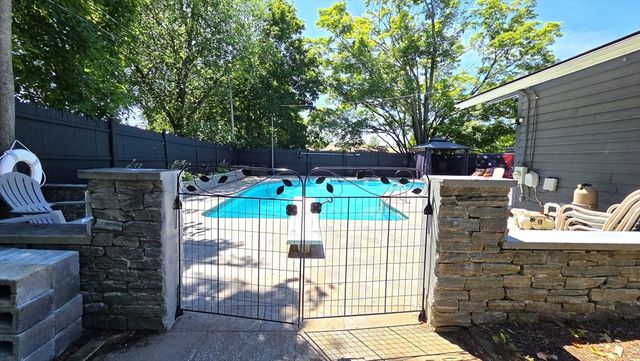 19 Avon Rd, Norwood, MA 02062