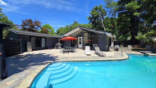 19 Avon Rd, Norwood, MA 02062