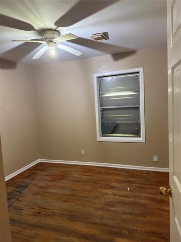 7301 Hummingbird Lane, Texas City, TX 77591