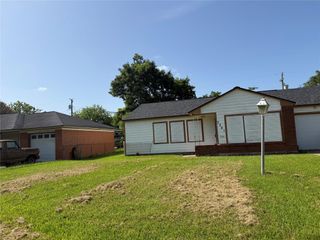 7301 Hummingbird Lane, Texas City, TX 77591