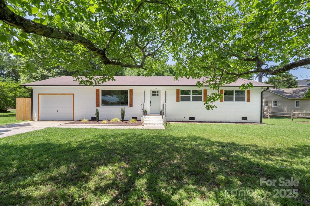 1315 Vickie Lane, Matthews, NC 28104