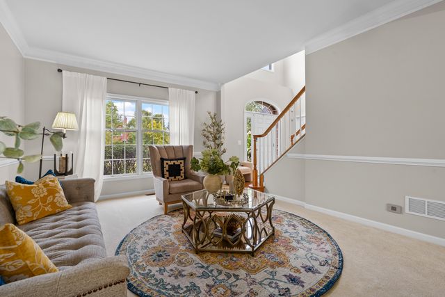 15 Glacier Circle, South Barrington, IL 60010