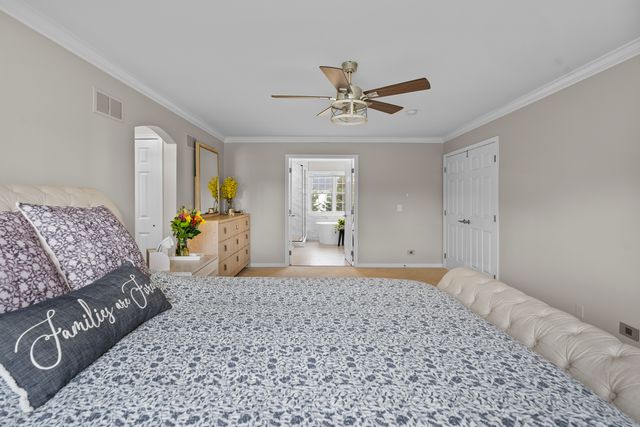 15 Glacier Circle, South Barrington, IL 60010