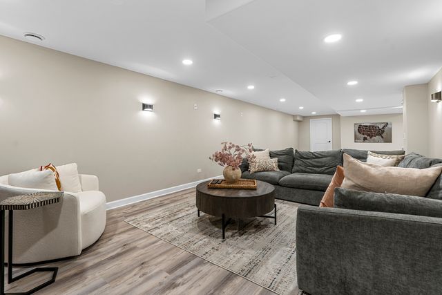 15 Glacier Circle, South Barrington, IL 60010