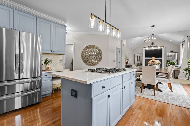 15 Glacier Circle, South Barrington, IL 60010