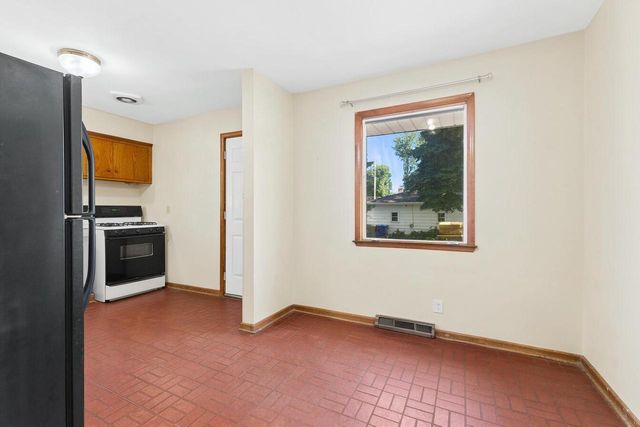 7915 45th AVENUE, Kenosha, WI 53142