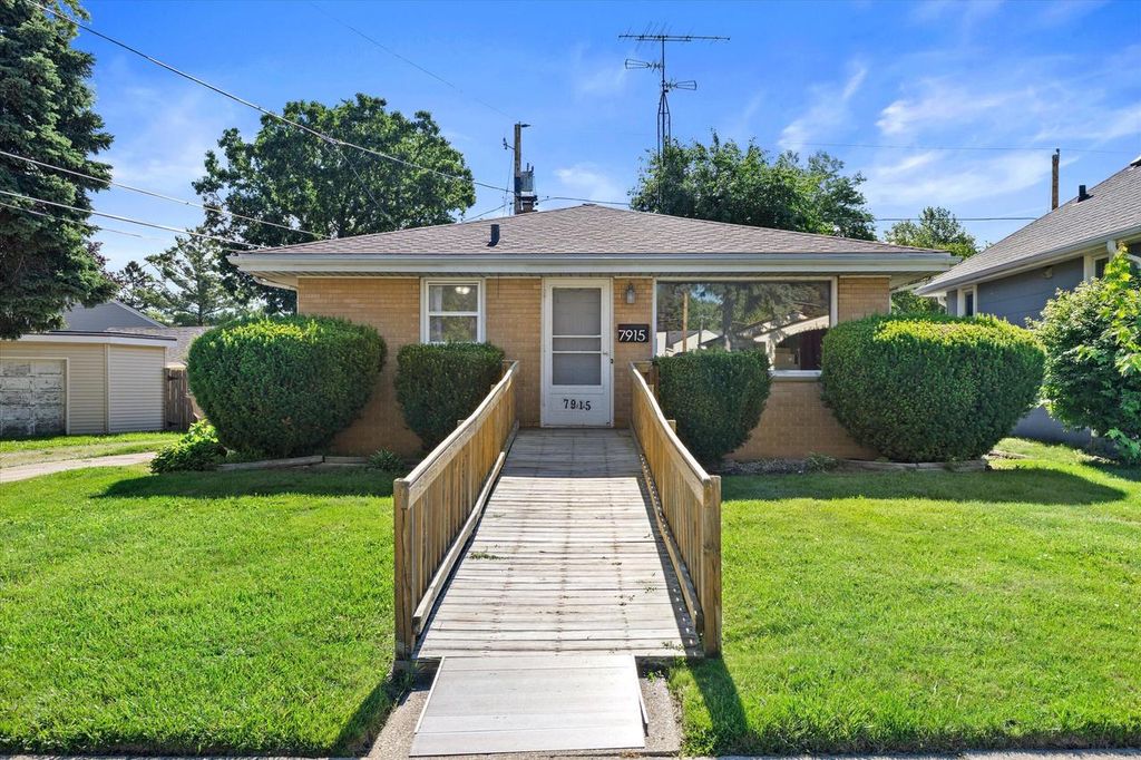 7915 45th AVENUE, Kenosha, WI 53142