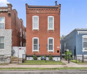 2845 Chippewa Street, St Louis, MO 63118