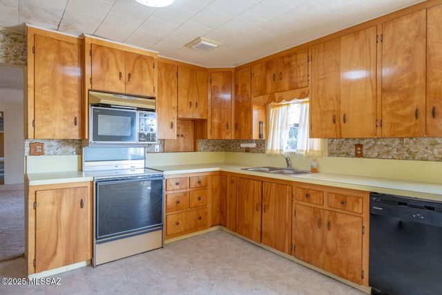 3923 W Thompson Road, Elfrida, AZ 85610