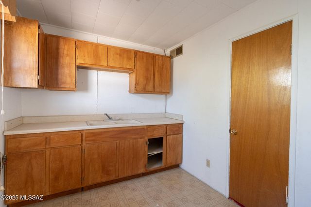 3923 W Thompson Road, Elfrida, AZ 85610