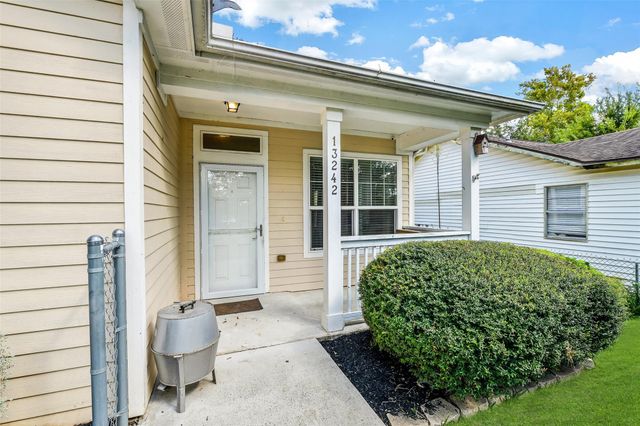 13242 9th Street, Santa Fe, TX 77510