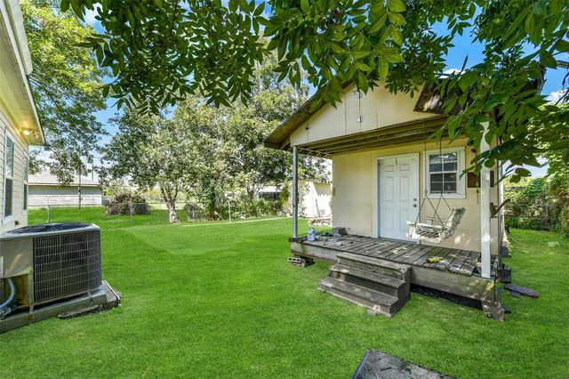 13242 9th Street, Santa Fe, TX 77510