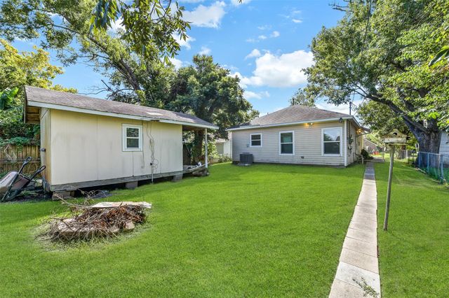 13242 9th Street, Santa Fe, TX 77510