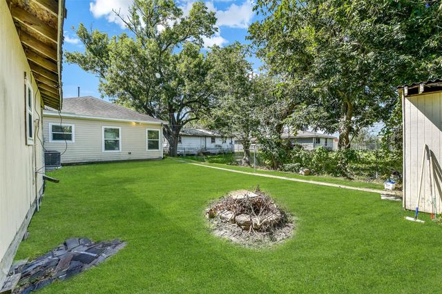 13242 9th Street, Santa Fe, TX 77510