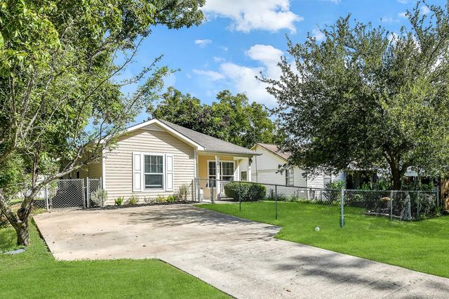 13242 9th Street, Santa Fe, TX 77510