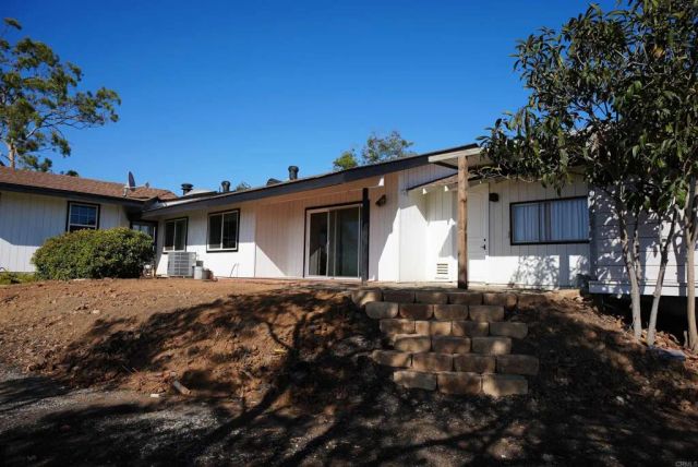 3730 Silverleaf Lane, Vista, CA 92084
