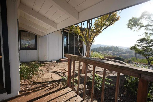3730 Silverleaf Lane, Vista, CA 92084