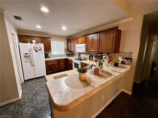 1713 SW 10th PL, Cape Coral, FL 33991