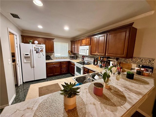 1713 SW 10th PL, Cape Coral, FL 33991