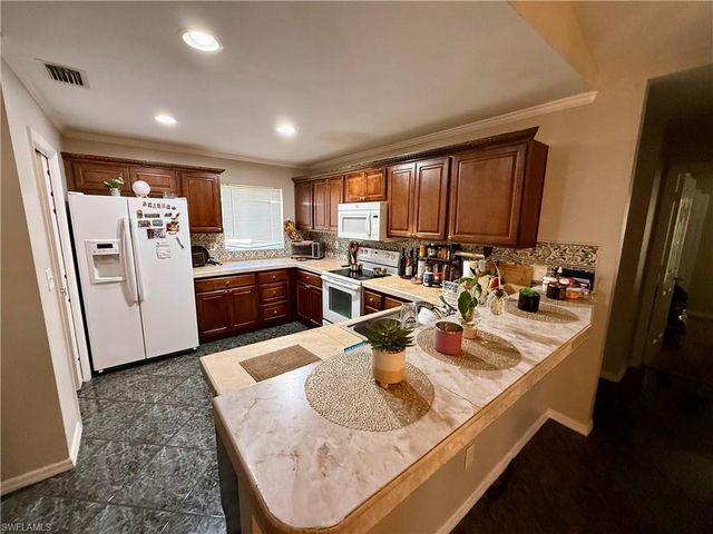 1713 SW 10th PL, Cape Coral, FL 33991