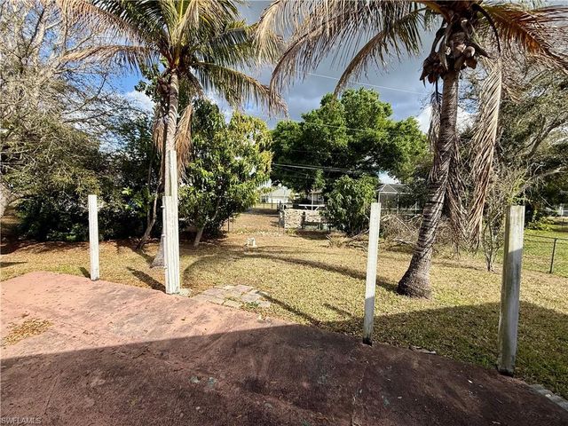 1713 SW 10th PL, Cape Coral, FL 33991