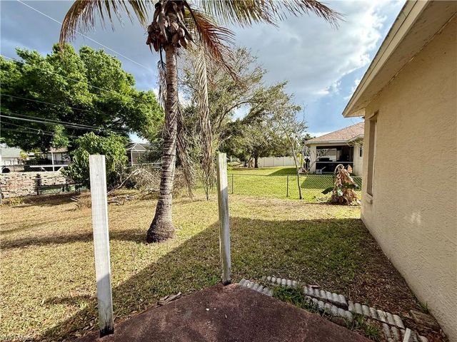 1713 SW 10th PL, Cape Coral, FL 33991