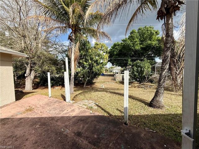 1713 SW 10th PL, Cape Coral, FL 33991