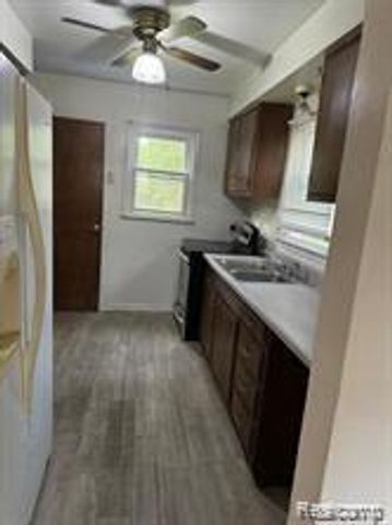 25866 Hanover Street, Dearborn Heights, MI 48125