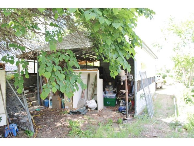 70822 Sw Douglas Dr, Pendleton, OR 97801