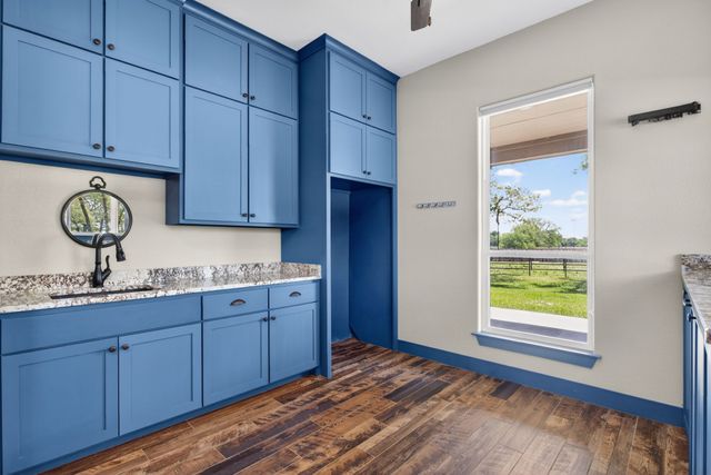 990 Doss Road, Millsap, TX 76066